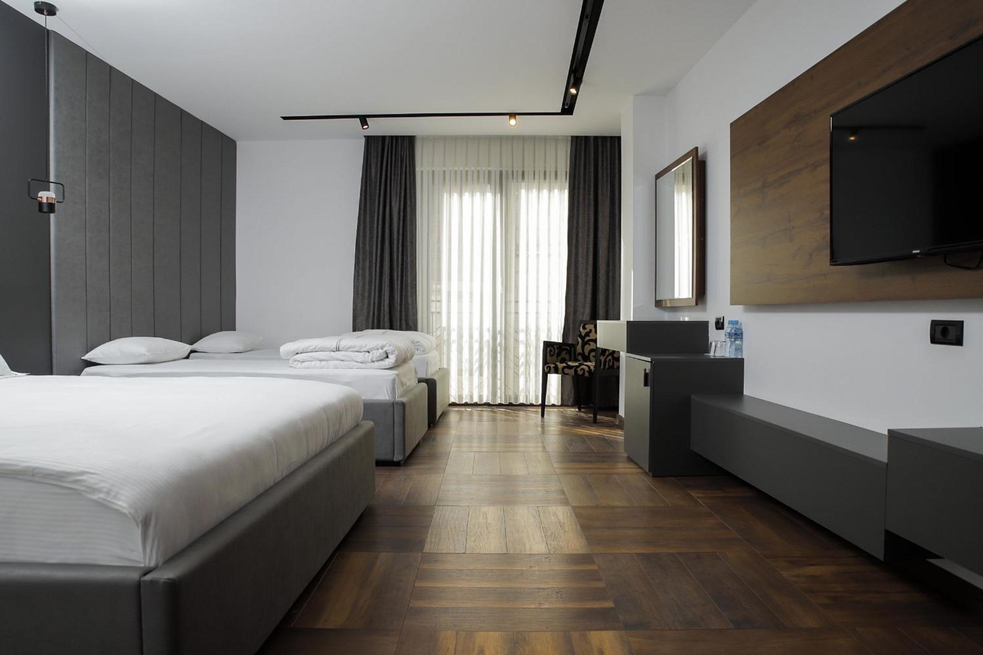 Triumf Hotel Prizren Eksteriør billede