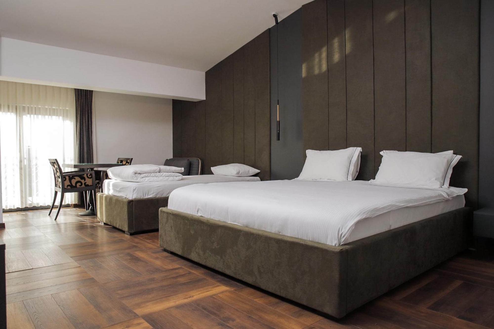 Triumf Hotel Prizren Eksteriør billede